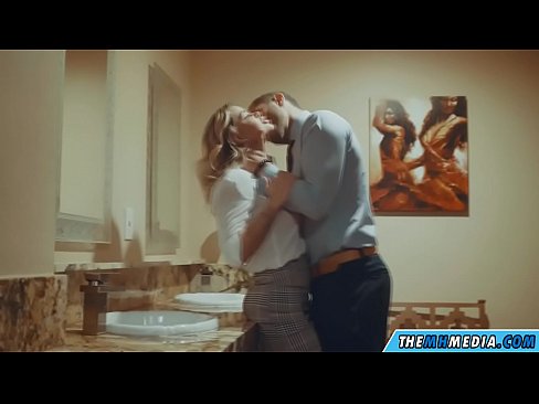 ❤️ Když vás na veřejných záchodcích svádí prsatá blondýna. ❤️❌ Super sex u nás